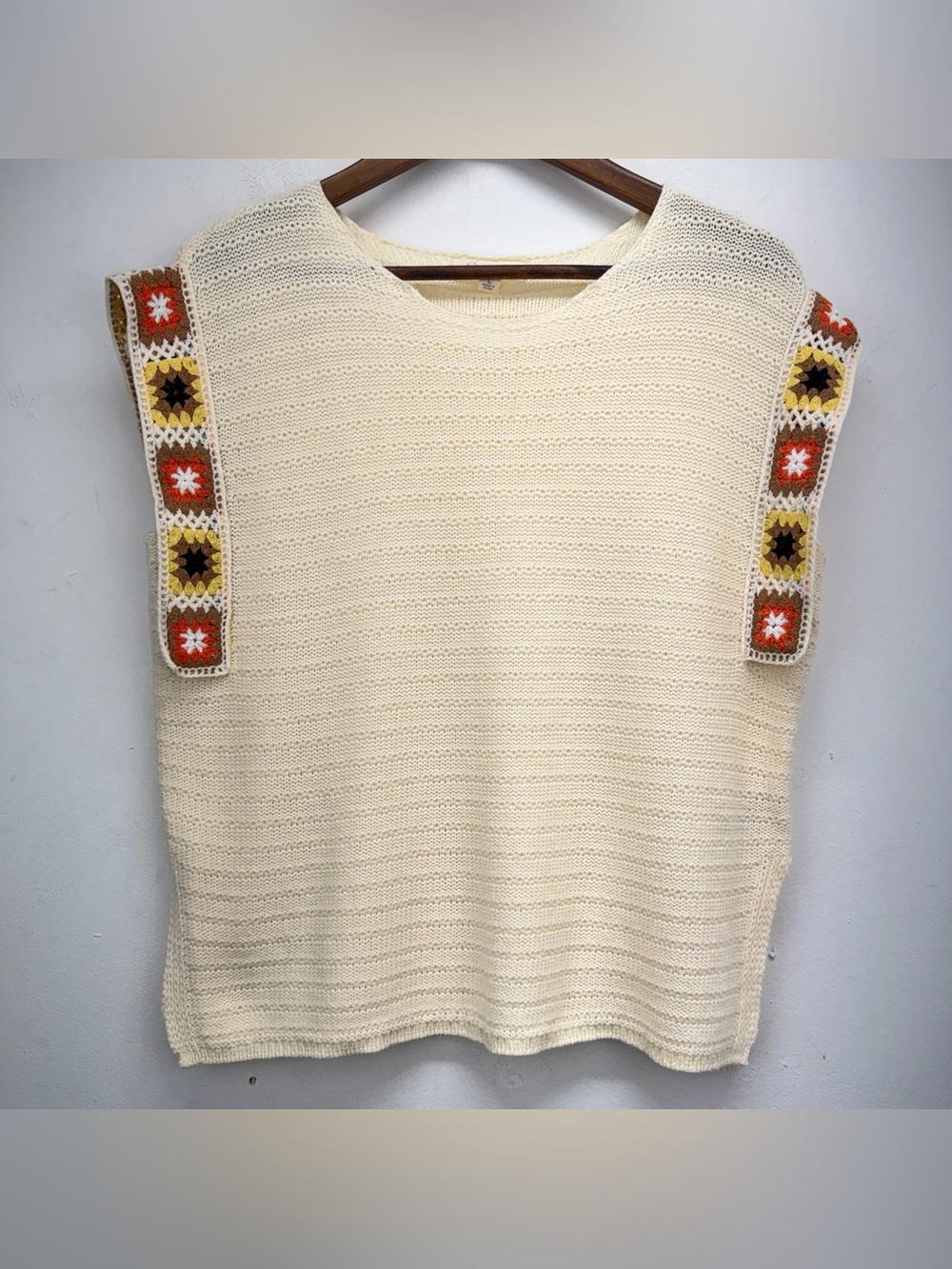 Greige size Large Women’s Cream Crochet Granny Squares Sleeveless Knit Tank Top